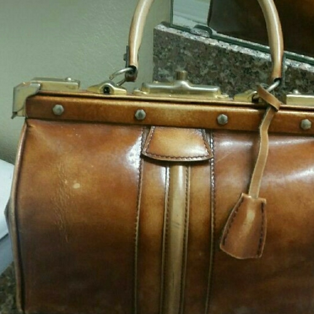 AUTHENTIC ANTIQUE LEATHER TOILETRY BAG